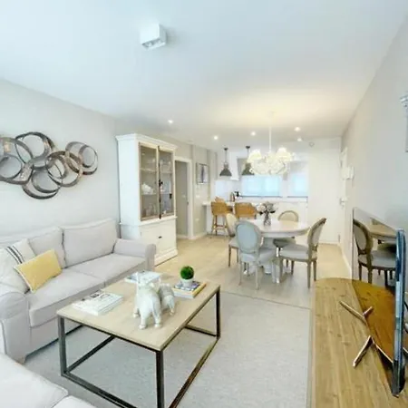 Calido Apartamento En El Centro شقة آكورونيا